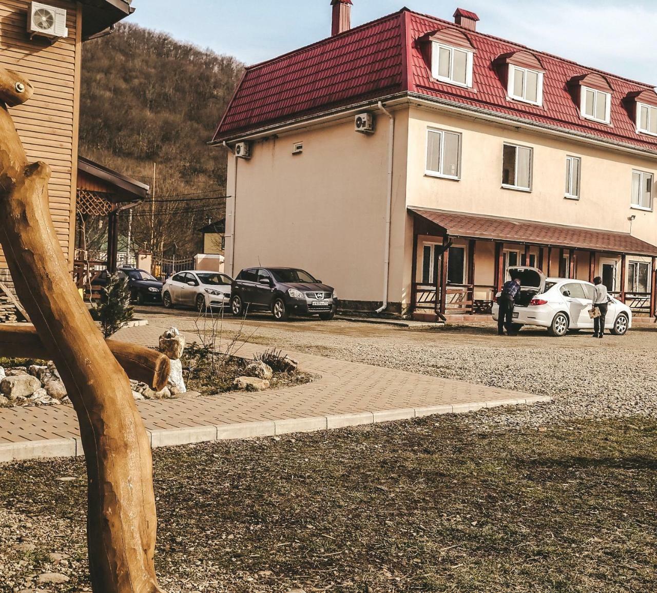 Гостевой дом аммонит. Гостевой дом Аммонит Даховская. Гостевой дом Аммонит Адыгея. Гостиница Аммонит в Даховской. Аммонит гостевой дом в Даховской.